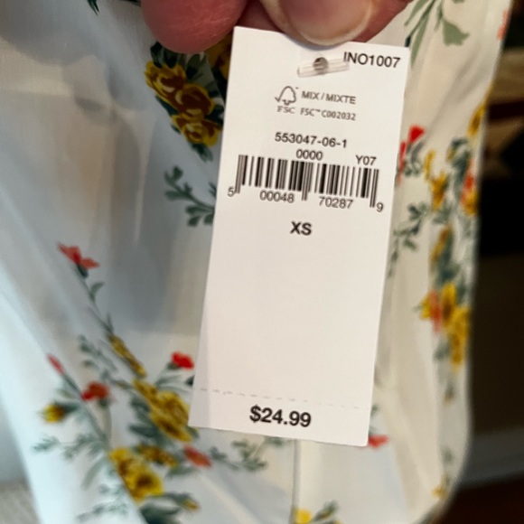 Old Navy Top🎉 - Picture 4 of 8